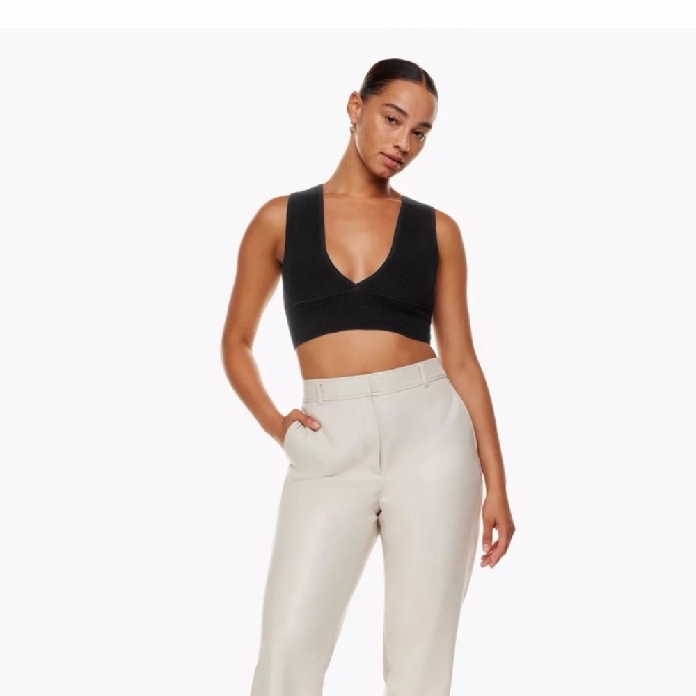 Babaton Sculpt Deep V Crop Top
